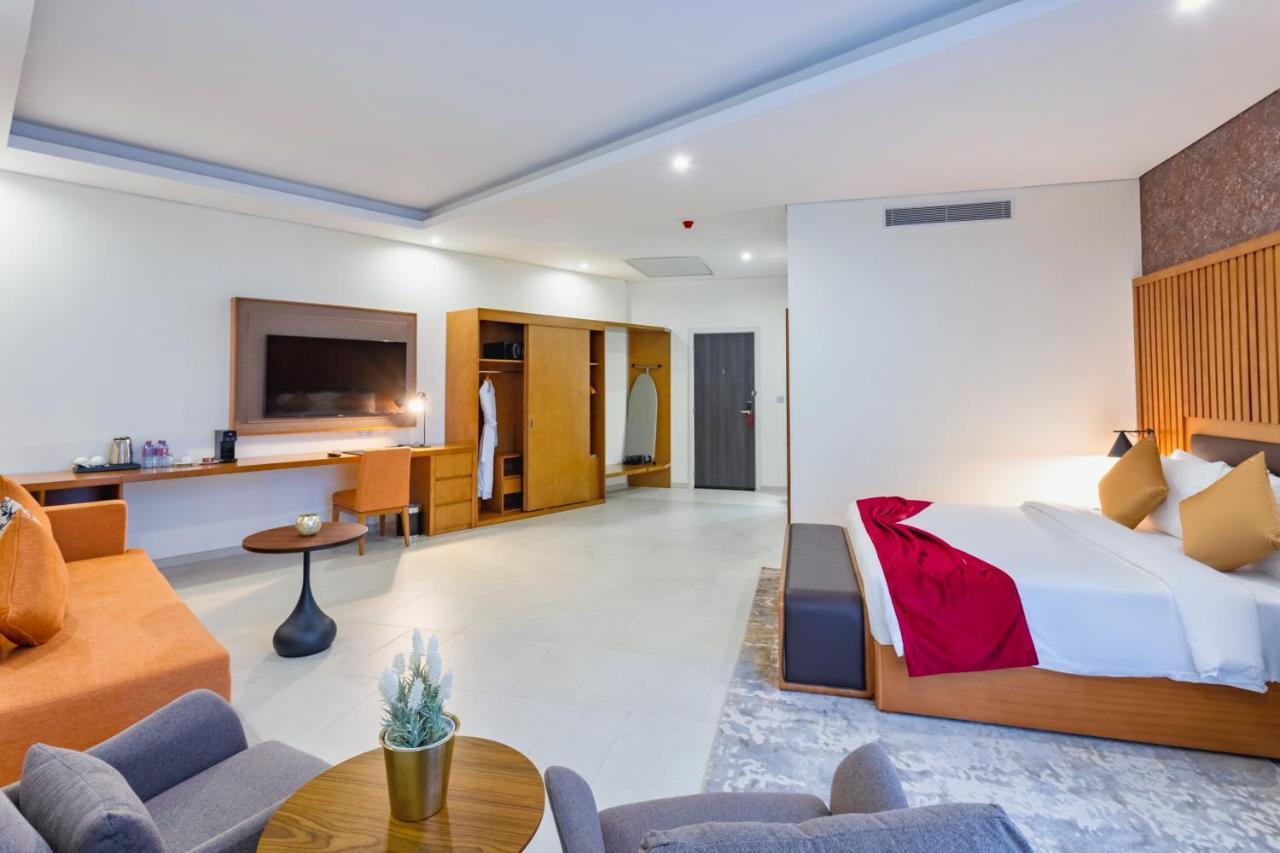 Alisa Hotel Tema Buitenkant foto